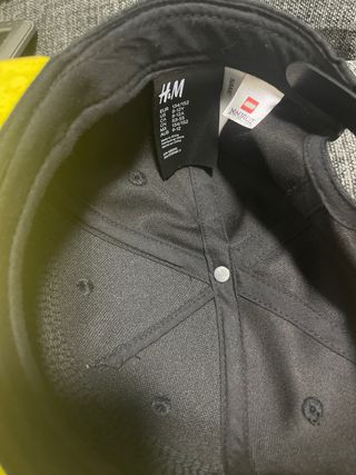 Gorra negra con lentejuelas reversibles