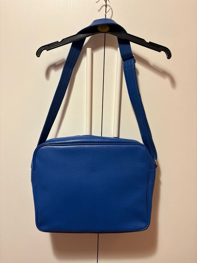 Borsa a tracolla Fred Perry azzurra. Nuova