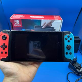 Nintendo Switch Console con Scatola