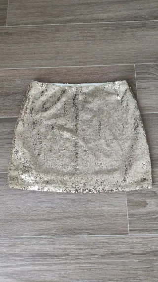 Minifalda dorada de lentejuelas