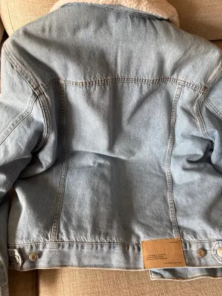 Cazadora vaquera Bershka forrada Talla L