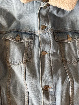 Cazadora vaquera Bershka forrada Talla L
