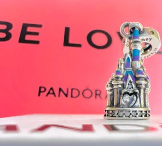 Pandora Disney Castillo Charm Plata Morado