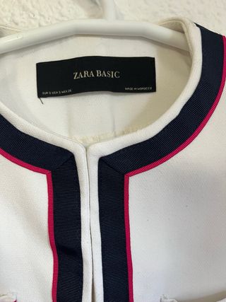 Elegante Chaqueta blanca con ribetes Zara S