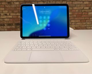 Apple iPad 10 Gen Azul con Teclado Blanco