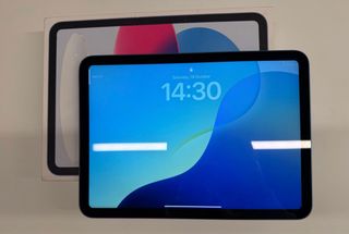 Apple iPad 10 Gen Azul con Teclado Blanco