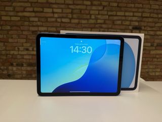 Apple iPad 10 Gen Azul con Teclado Blanco