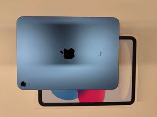 Apple iPad 10 Gen Azul con Teclado Blanco