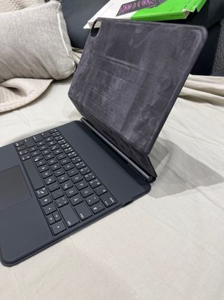 Funda iPad Pro 13 M4 magnética con teclado