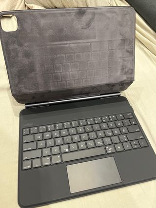 Funda iPad Pro 13 M4 magnética con teclado
