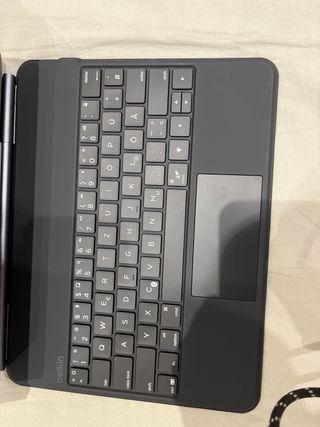 Funda iPad Pro 13 M4 magnética con teclado