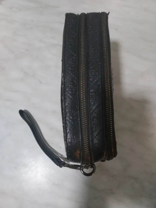 Bolso de mano Guess negro hombre