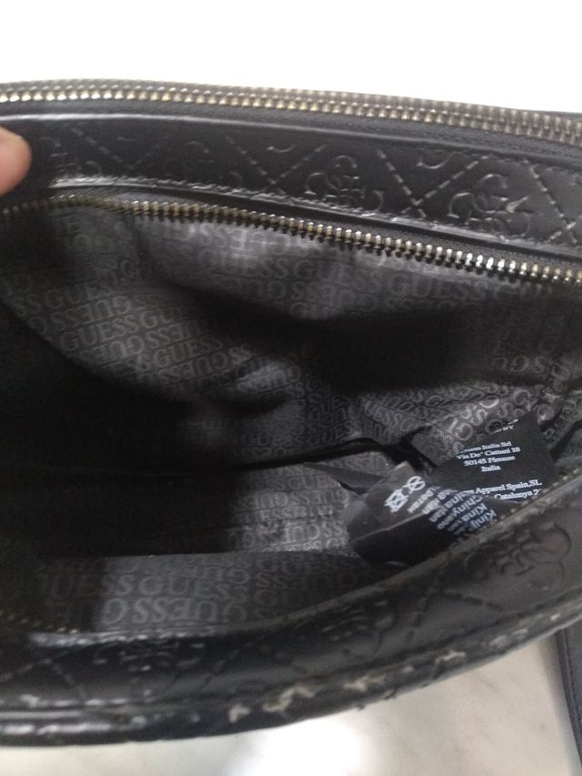 Bolso de mano Guess negro hombre