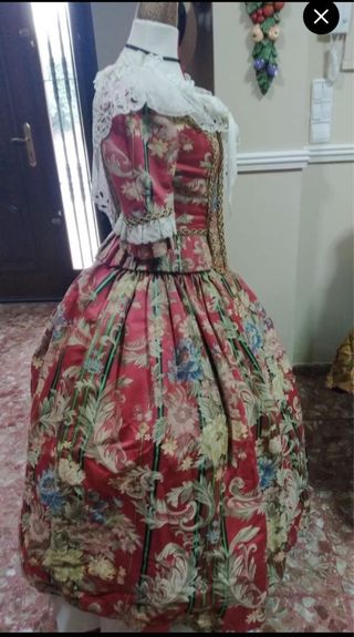 Traje de fallera rojo floral