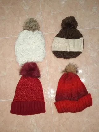 Lotto 5 cappelli invernali Pompon