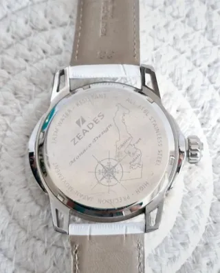 Reloj Zeades Mujer Acero Dorado y Cuero Blanco