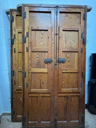 Puertas antiguas de madera con cristal