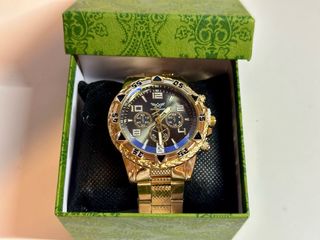 Reloj Dorado y Negro Elegante 
