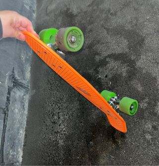 Penny Naranja Ruedas Verdes