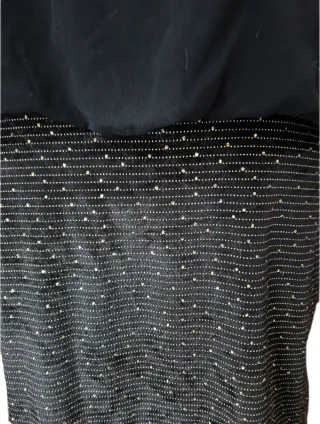 Vestido negro con mangas murciélago