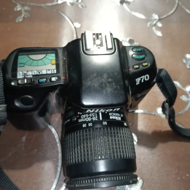 Macchina fotografica a rullino Nikon F70