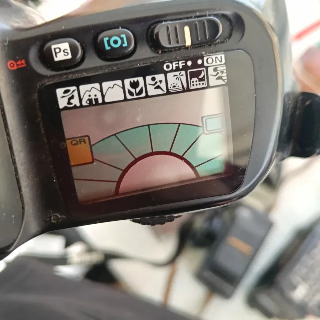 Macchina fotografica a rullino Nikon F70