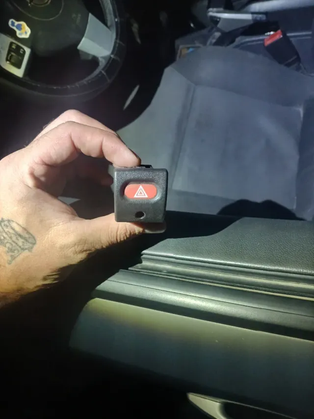 Botón warning Astra F GSI