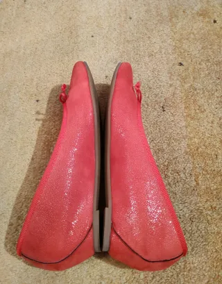 Bailarinas rojas con lazo