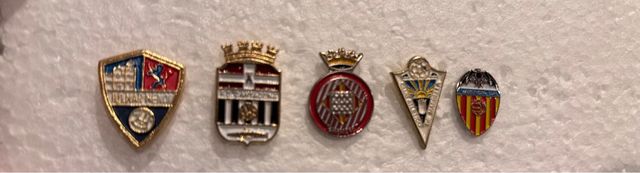 Lote 5 pines equipos fútbol