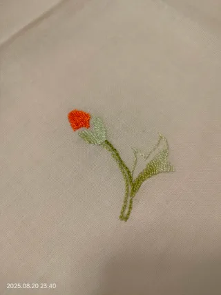 Tovaglia in lino ricamata a mano con tovaglioli