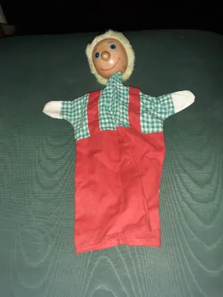 Marioneta de mano cabeza de madera y cuerpo tela