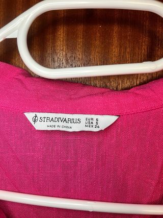 Blusa Stradivarius rosa botones 