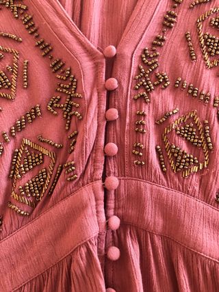 Blusa Slowlove color teja con abalorios 