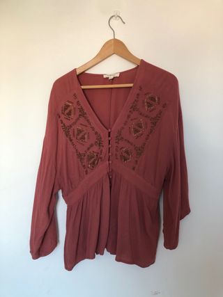 Blusa Slowlove color teja con abalorios 