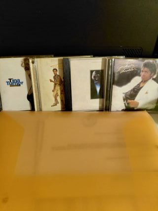 CDs Michael Jackson Thriller y Tina Turner