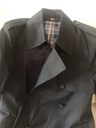 Gabardina Uniqlo azul marino