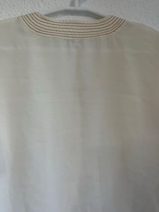 Camiseta manga corta beige con detalles bordados M