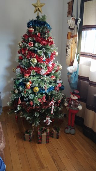 Árbol de Navidad Nevado 180cm con Piñas