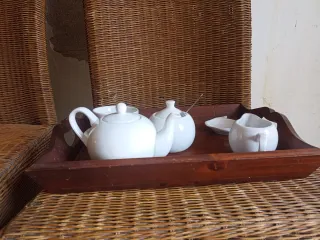 Bandeja madera con tetera y complementos
