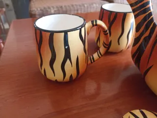 Tetera y 3 tazas diseño tigre