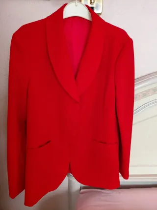 Blusa Roja Elegante