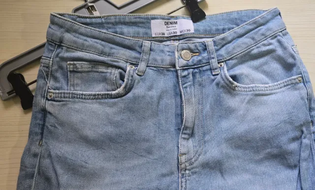 Vaqueros Bershka azules rotos