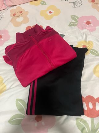 Conjunto deportivo Adidas negro y fucsia