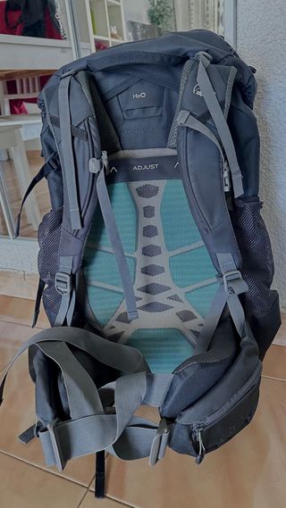Mochila Negra y Gris