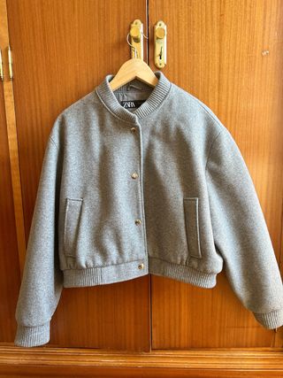 Chaqueta bomber gris Zara