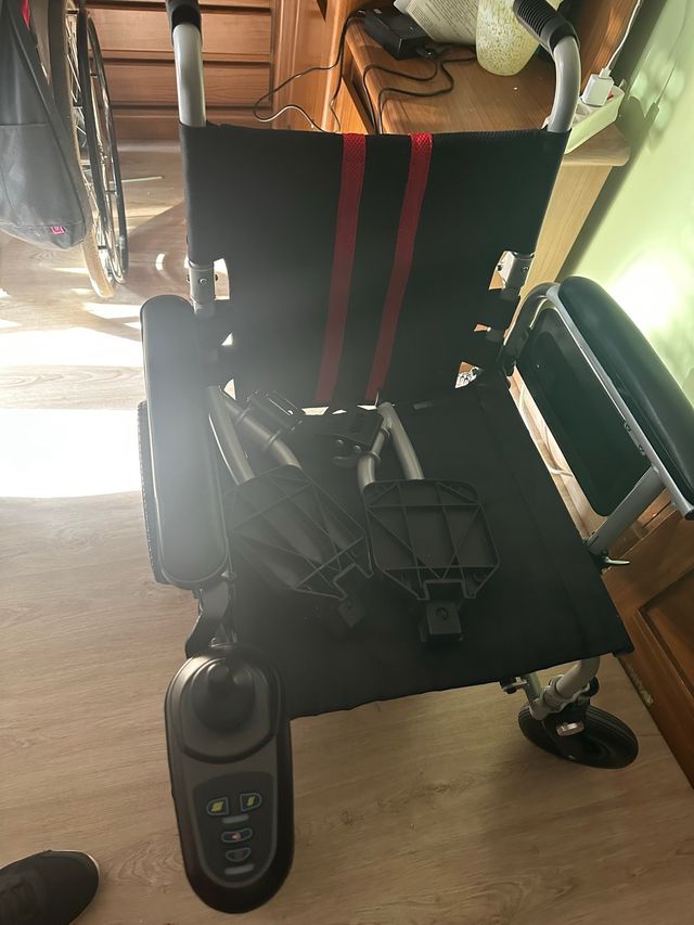 Silla ruedas eléctrica marca Ortomedi Niara