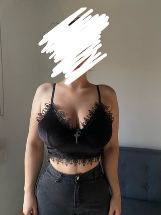 Top terciopelo negro con encaje