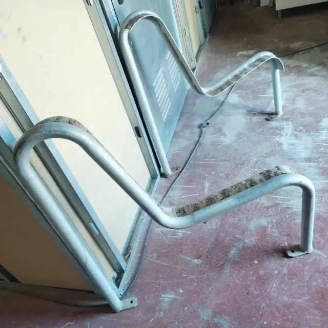 2 Soportes metalicos para banco