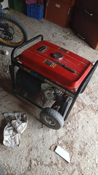 Generador de gasolina rojo