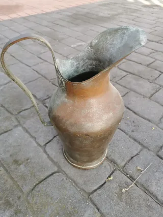 Vajilla antigua de cobre